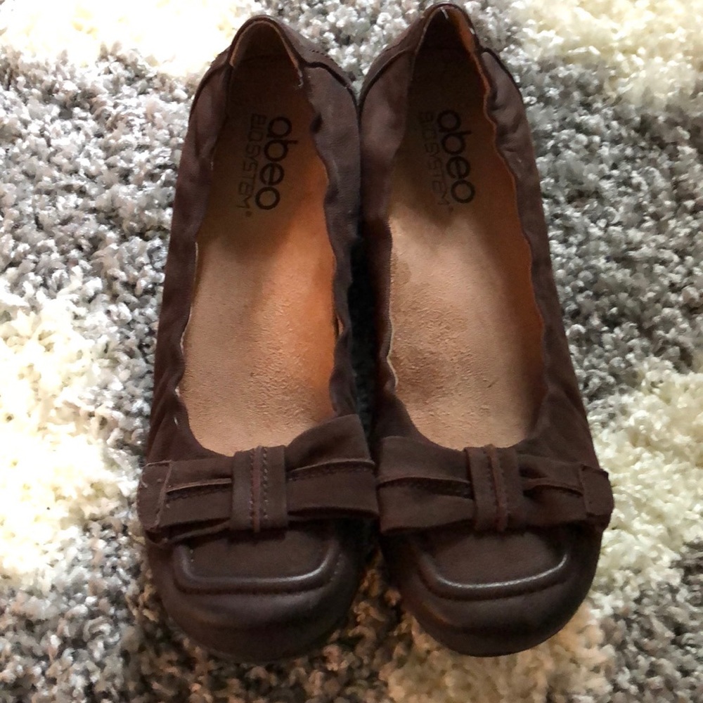 Abeo size 8 Brown Tatum bow flats